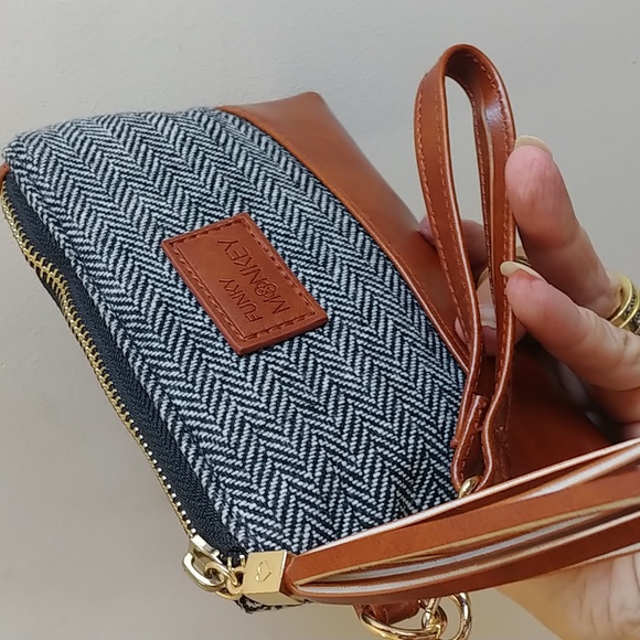 Funky Monkey Greta Wristlet - Picture 4 of 5